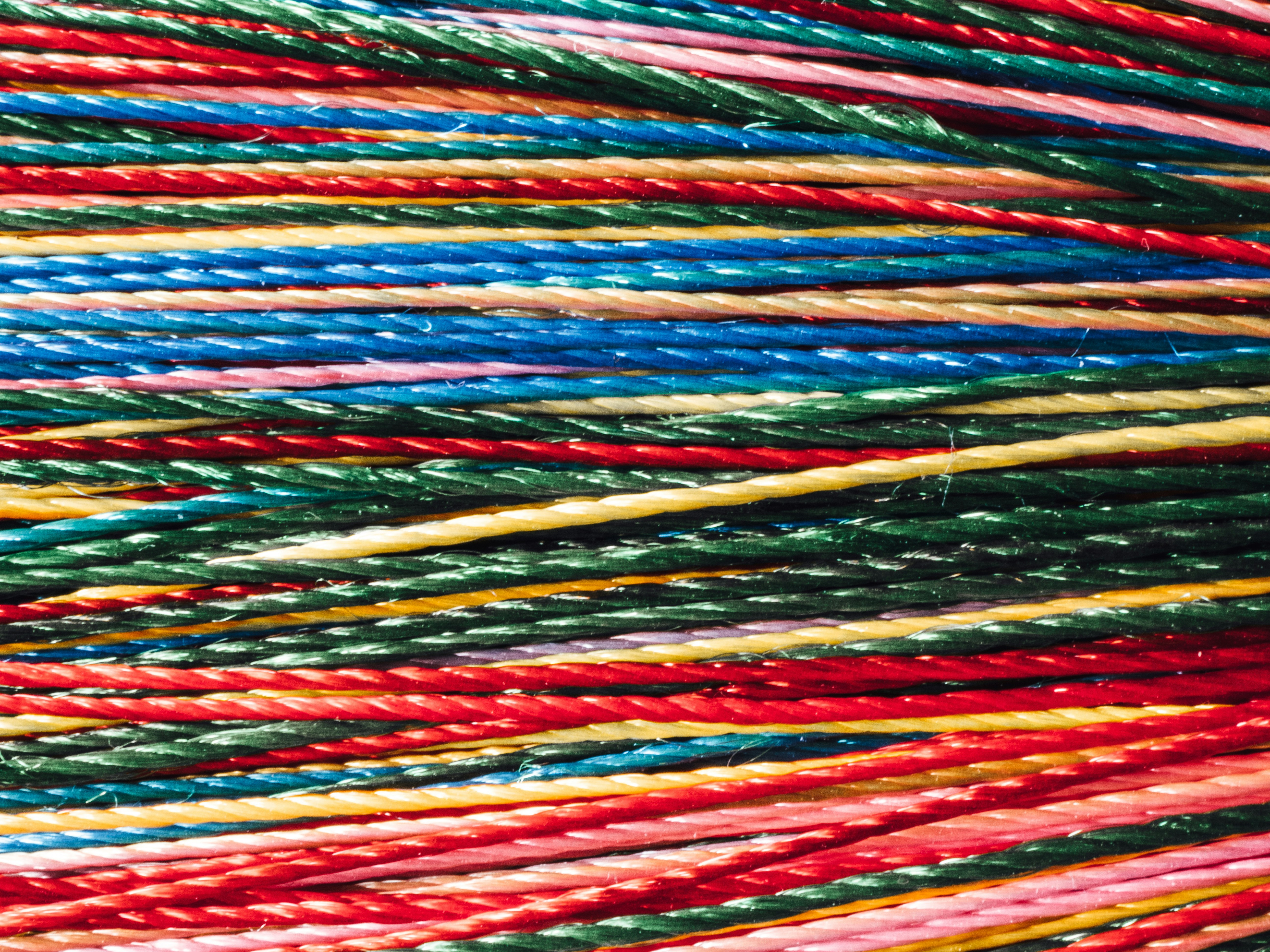fils plastiques de plusieurs couleurs